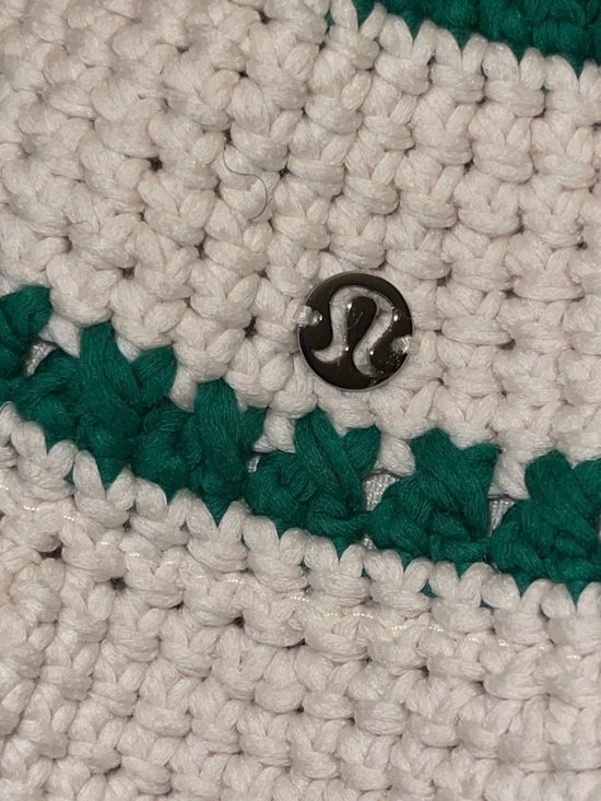 Lululemon Cotton Crochet Women\'s Bucket Hat Ivory & Raceway Green Size S/M RARE